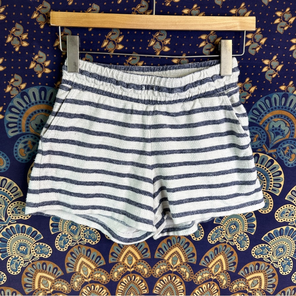 🦋5/20$🦋 striped soft fabric shorts